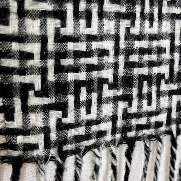 Cashmink 100% Acrylic Scarf 🎉Host Pick🎉 - Picture 4 of 7